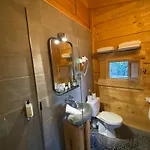 Les Cabanes Dans Les Bois Hotel