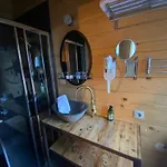 Hotel Les Cabanes Dans Les Bois Villedubert