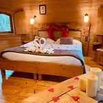 Hotel Les Cabanes Dans Les Bois 3*