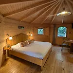 Les Cabanes Dans Les Bois 3*