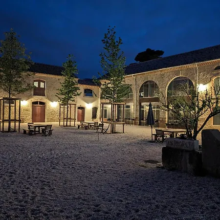 Hotel Les Cabanes Dans Les Bois Villedubert