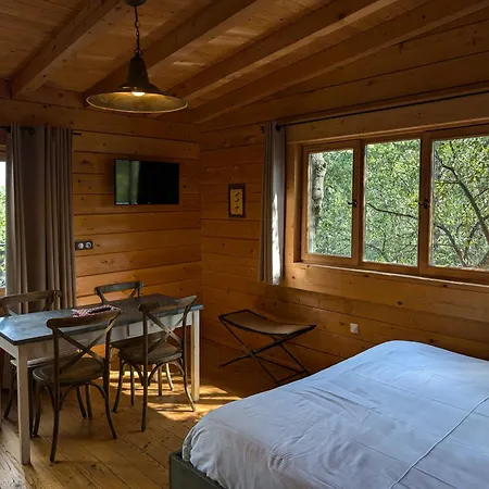 Les Dans Les Bois Logis
