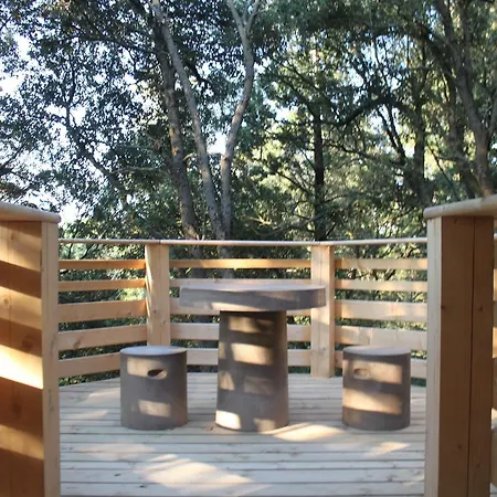 Les Cabanes Dans Les Bois Отель