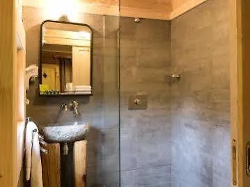 Отель Les Cabanes Dans Les Bois